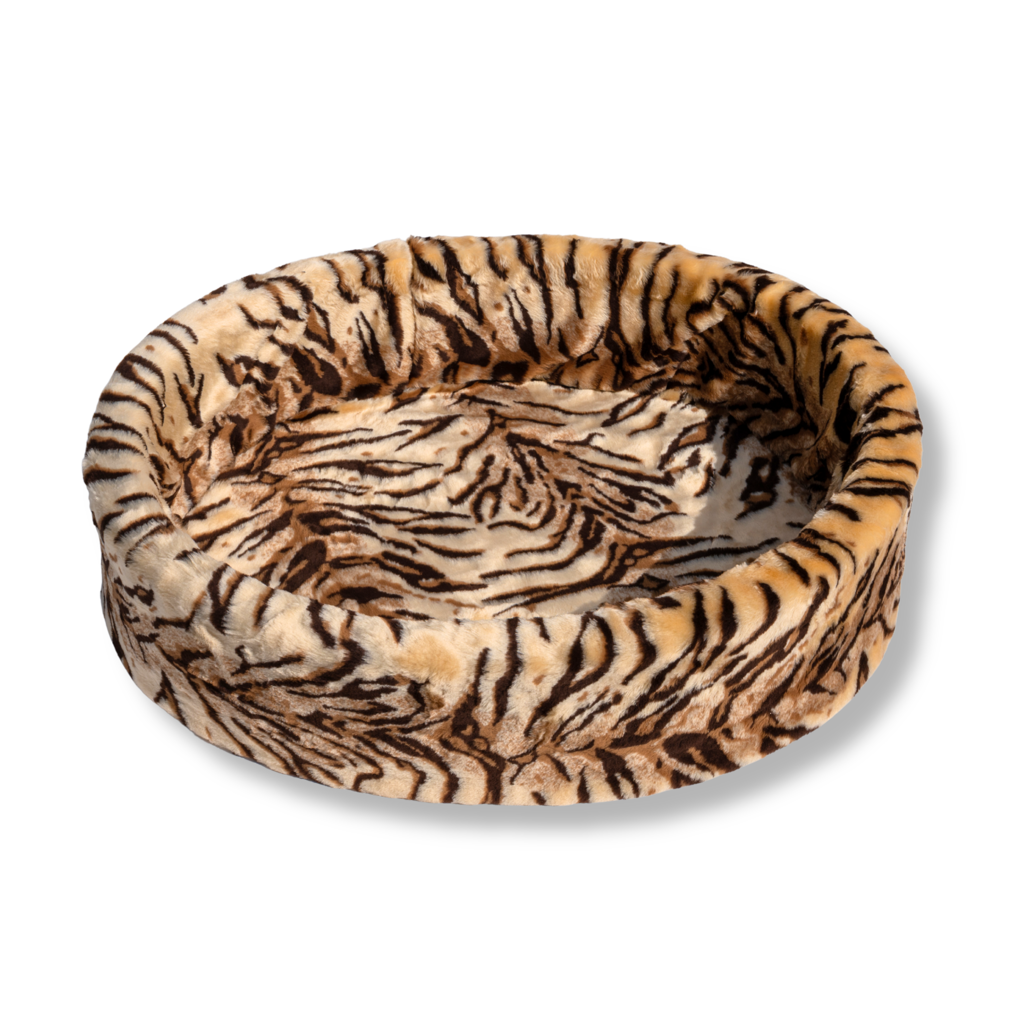 NapZZZ ovale bontmand in de kleur tijger beige dierenprint, enkele maat zichtbaar van de voorkant. Verkrijgbaar van 40 tot wel 120cm. Geschikt van kitten tot zeer grote honden. Stevige schuimrubberen kern met uitneembare pluche/imitatiebonten hoes. Hoes is wasbaar.