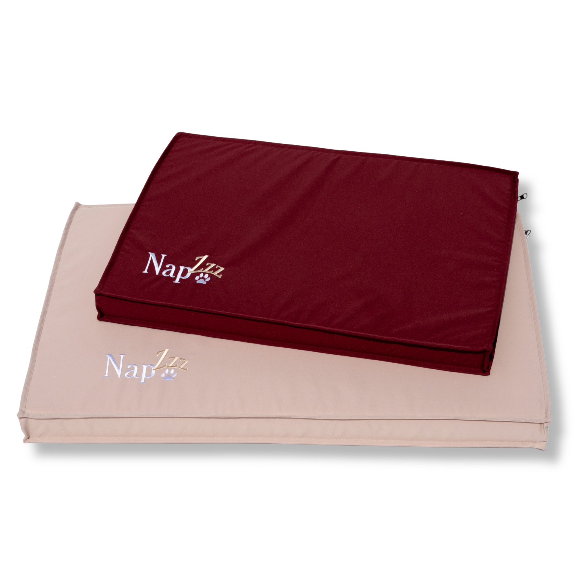 De NapZZZ Oxford Benchmat in de kleur creme en rood. Dit is een stevig en comfortabel matras, perfect voor gebruik in hondenbenches of direct op de vloer. Gemaakt van sterke, water- en vuilafstotende Oxford stof in de kleur beige, geschikt voor zowel binnen- als buitengebruik.