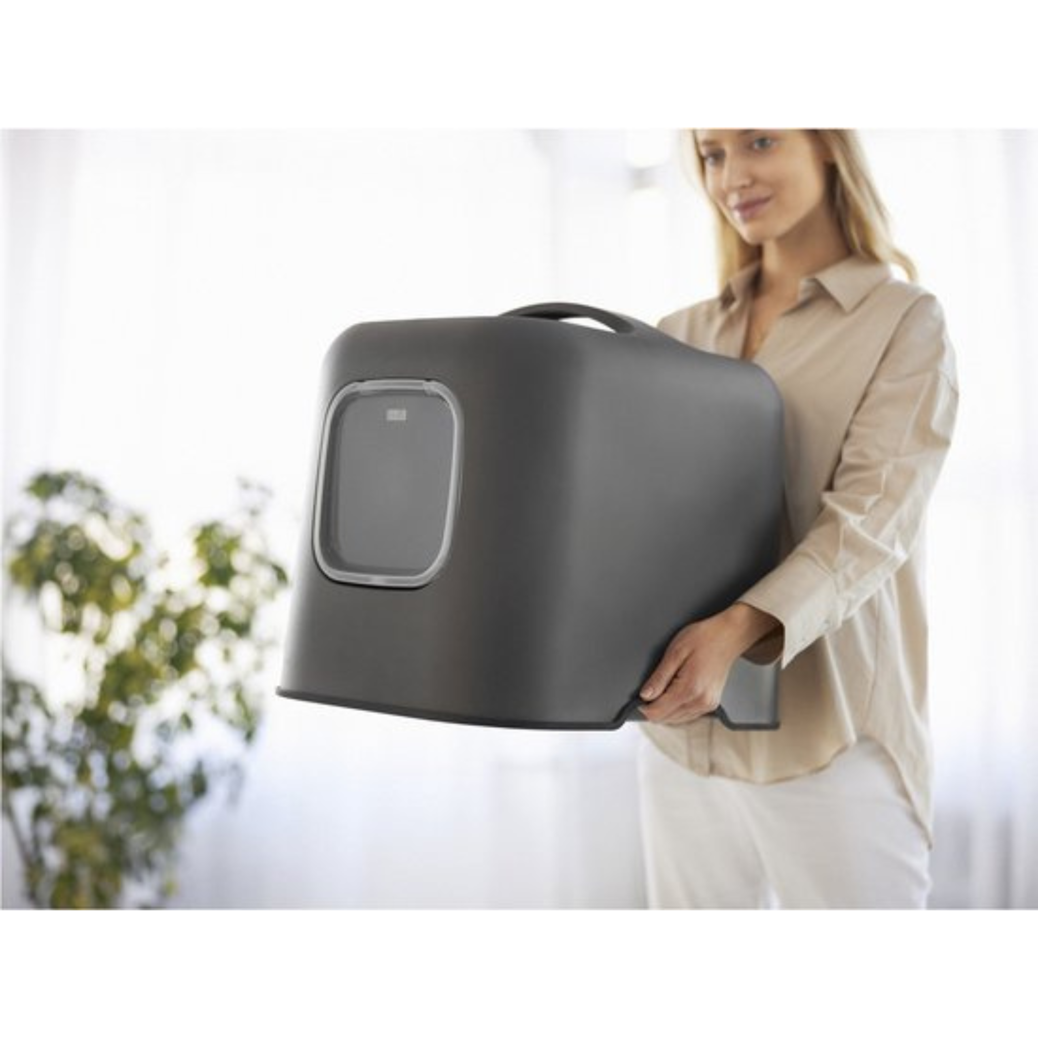 Biala Kattentoilet Antraciet Sfeerfoto – Moderne Kattenbak in Stijlvol Interieur