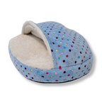 NapZZZ Cuddle Cave Dotz Blauw huisdierbed zijkant, knusse mand met overkapping van pluche, schuimrubber bodem, afneembare hoes, voor katten en honden